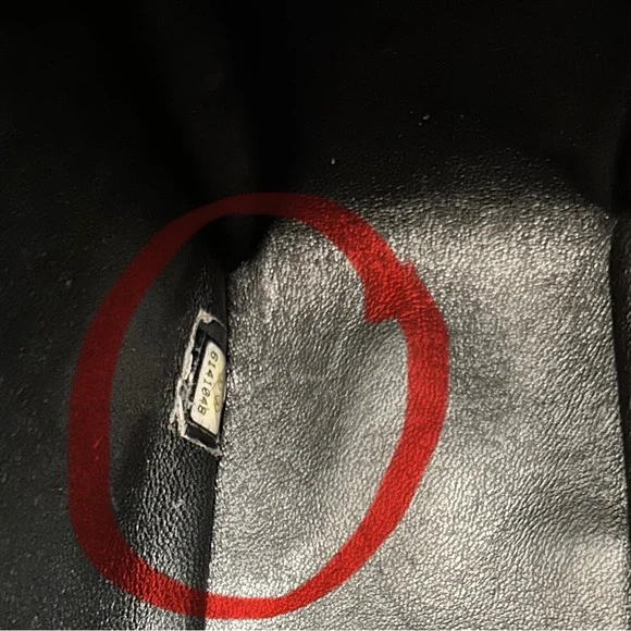 CHANEL Jumbo Classic Single Flap Caviar Leather Handbag Black/Gold Hardware - Picture 5 of 15